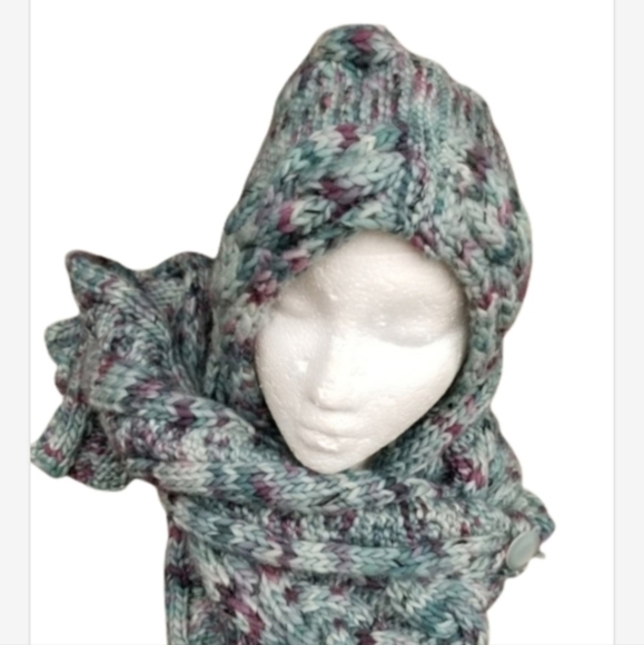 Handmade hood hat with detachable scarf - Picture 1 of 9